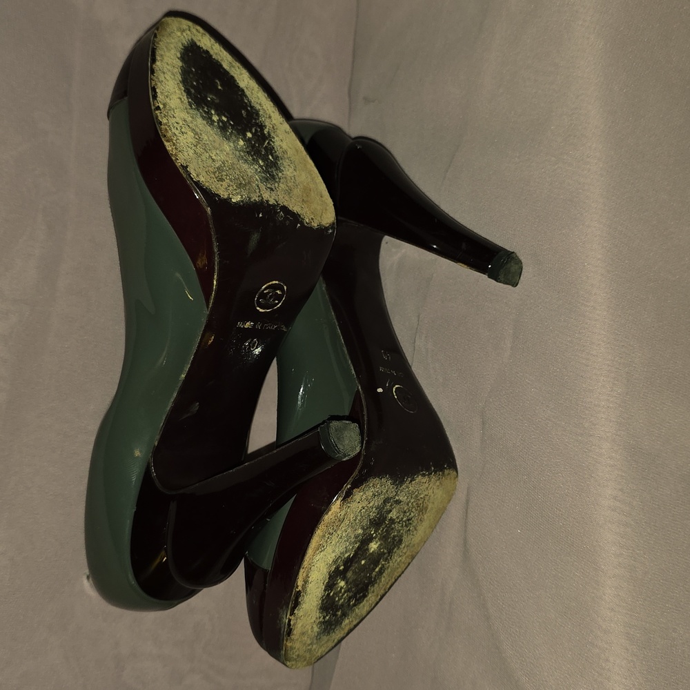 CHANEL Grey and Burgundy / Brown Patent Leather Cap-Toe Heels - Picture 6 of 9